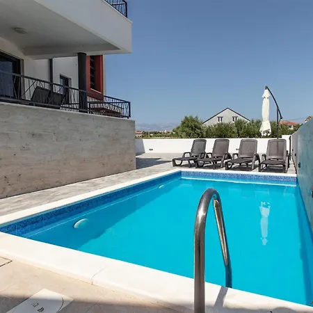 In With Swimming Pool * فرسي